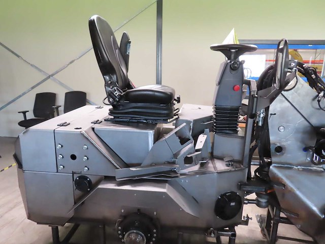 Conmeq - j serie - kniklader elektrisch - prototype - afbeelding 15 van  20