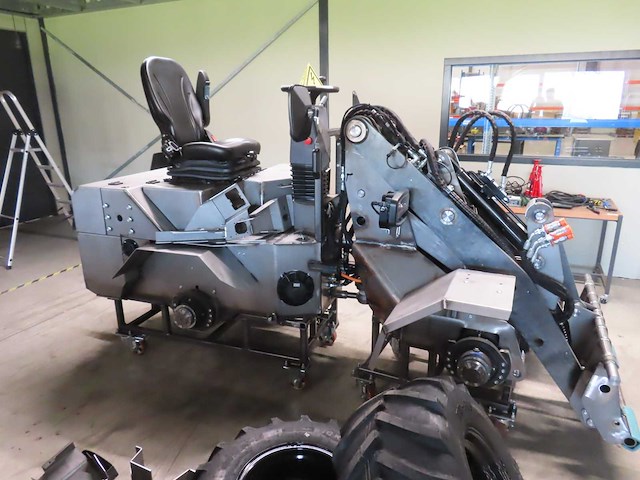 Conmeq - j serie - kniklader elektrisch - prototype - afbeelding 2 van  11