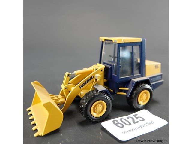 Conrad 1:50 hanomag 15f wiellader nr. 2427 - afbeelding 1 van  7