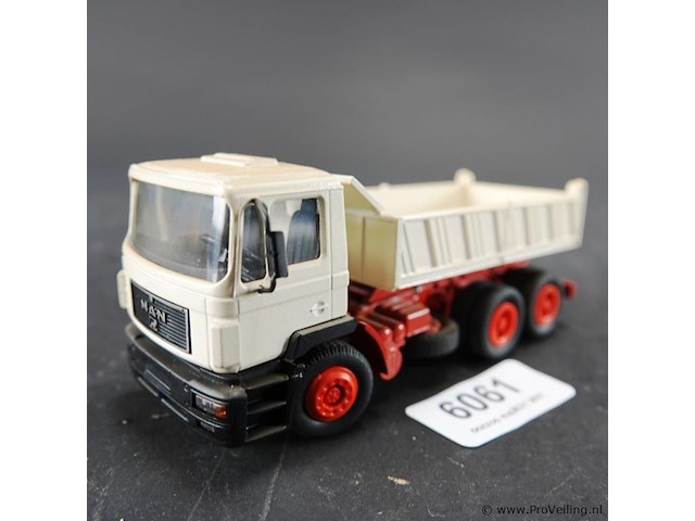 Conrad man f90 3-assige kipper - afbeelding 1 van  7