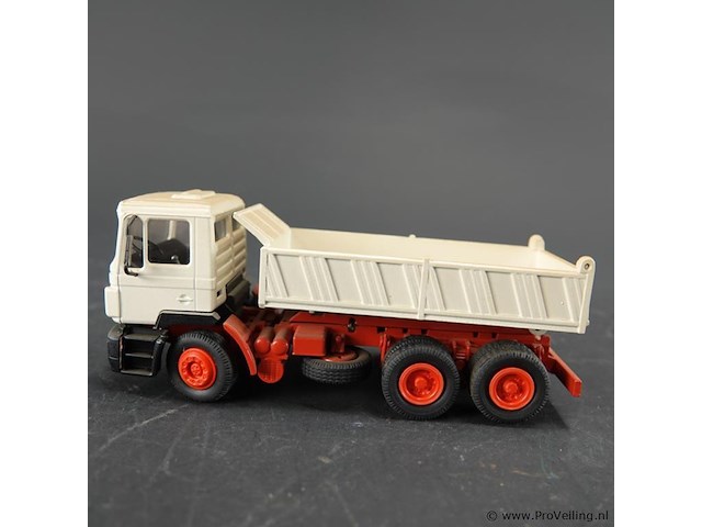 Conrad man f90 3-assige kipper - afbeelding 2 van  7