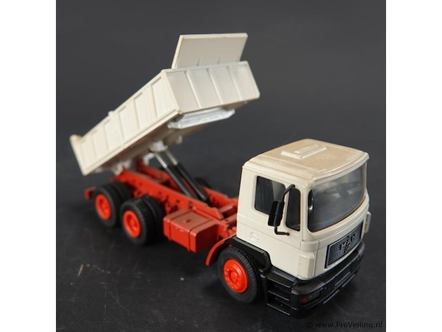 Conrad man f90 3-assige kipper - afbeelding 5 van  7