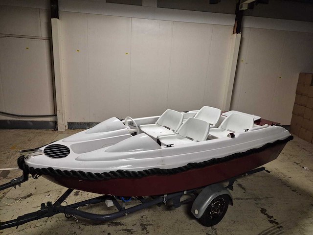 Consoleboot en visboot met inboard motor en kanteltrailer - afbeelding 12 van  35