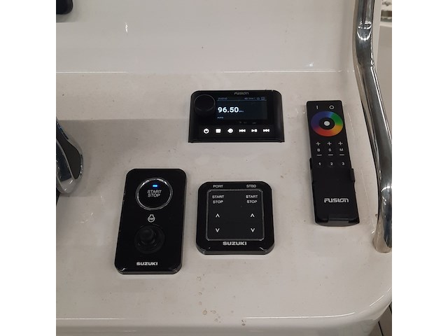 Consoleboot met 2x suzuki df150ap (2021) en kalf 3000-83l boottrailer, esr marine, sporty 24, 2022 - afbeelding 83 van  142