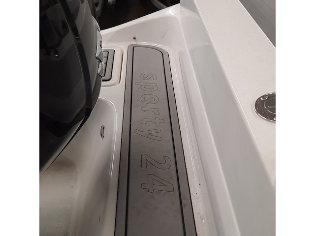 Consoleboot met 2x suzuki df150ap (2021) en kalf 3000-83l boottrailer, esr marine, sporty 24, 2022 - afbeelding 106 van  142