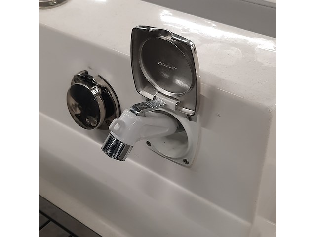 Consoleboot met 2x suzuki df150ap (2021) en kalf 3000-83l boottrailer, esr marine, sporty 24, 2022 - afbeelding 109 van  142