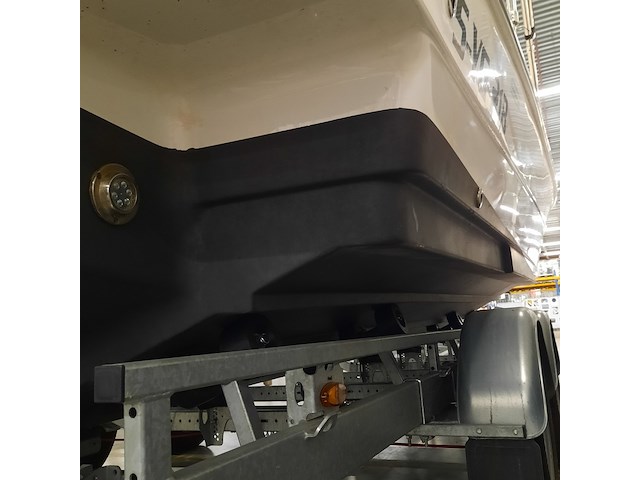 Consoleboot met 2x suzuki df150ap (2021) en kalf 3000-83l boottrailer, esr marine, sporty 24, 2022 - afbeelding 124 van  142