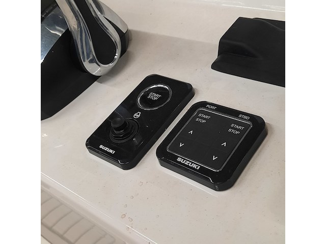 Consoleboot met 2x suzuki df150ap (2021) en kalf 3000-83l boottrailer, esr marine, sporty 24, 2022 - afbeelding 135 van  142