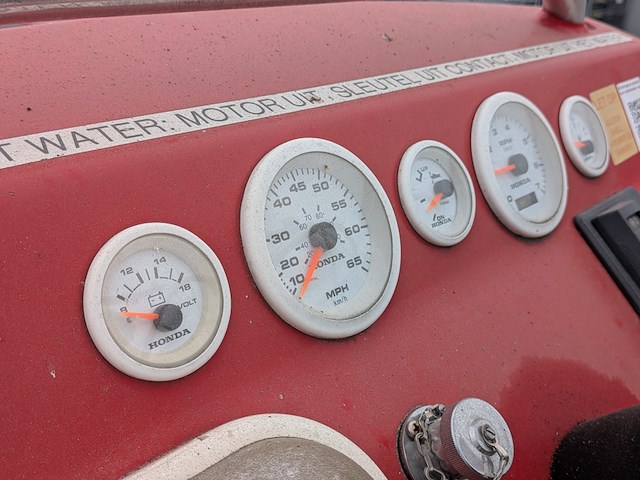 Consoleboot, twister, 600 pro, 2007, met buitenboordmotor, honda bf135a op boottrailer, pega zb2000/600 - afbeelding 10 van  45