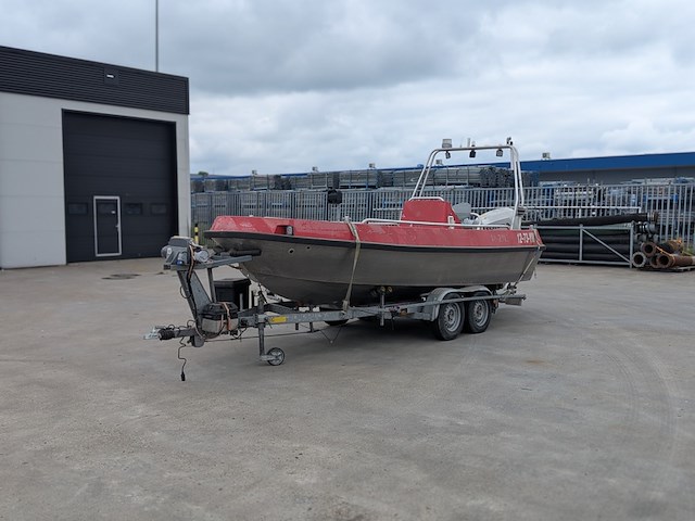 Consoleboot, twister, 600 pro, 2007, met buitenboordmotor, honda bf135a op boottrailer, pega zb2000/600 - afbeelding 1 van  45