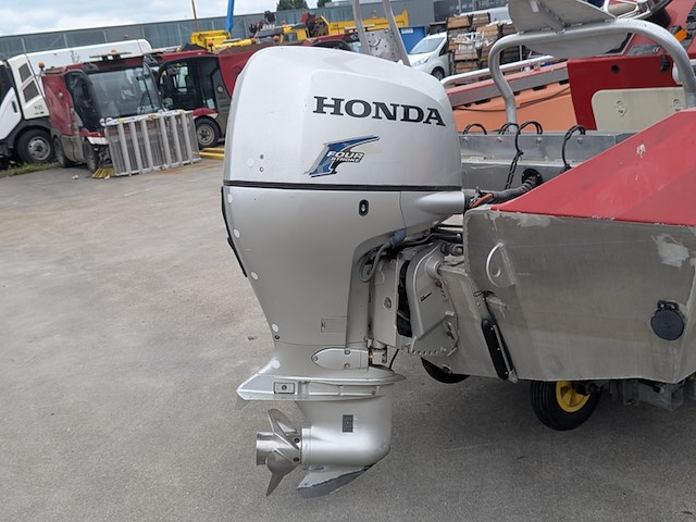 Consoleboot, twister, 600 pro, 2007, met buitenboordmotor, honda bf135a op boottrailer, pega zb2000/600 - afbeelding 15 van  45