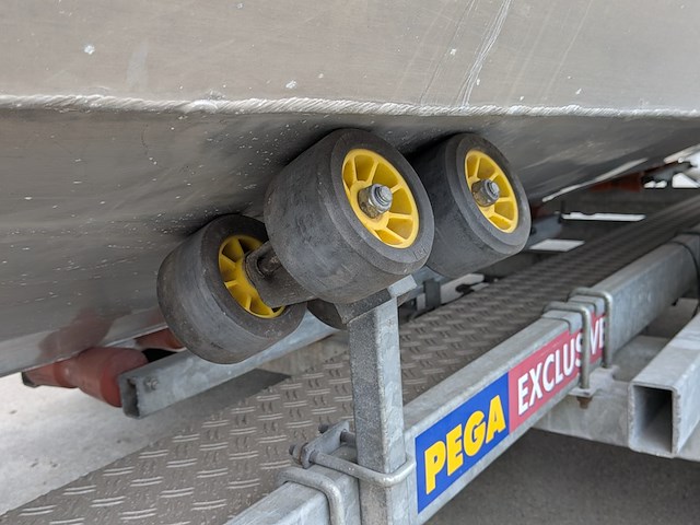 Consoleboot, twister, 600 pro, 2007, met buitenboordmotor, honda bf135a op boottrailer, pega zb2000/600 - afbeelding 29 van  45