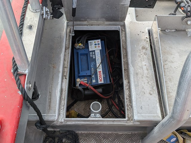 Consoleboot, twister, 600 pro, 2007, met buitenboordmotor, honda bf135a op boottrailer, pega zb2000/600 - afbeelding 37 van  45
