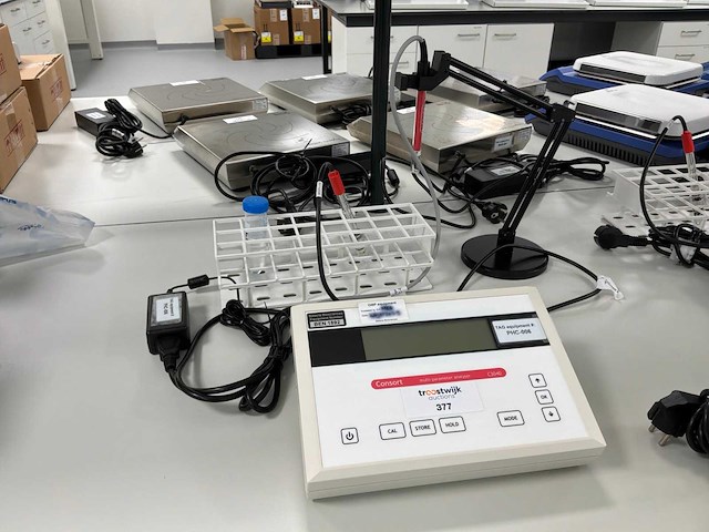 Consort c3040 multi-parameter analyzer - afbeelding 1 van  4