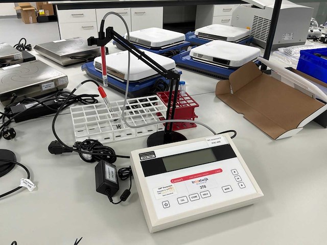 Consort c3040 multi-parameter analyzer - afbeelding 1 van  4