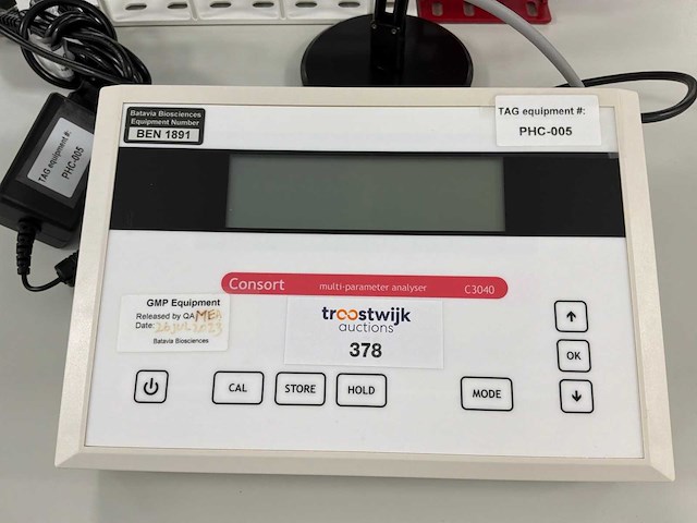 Consort c3040 multi-parameter analyzer - afbeelding 2 van  4