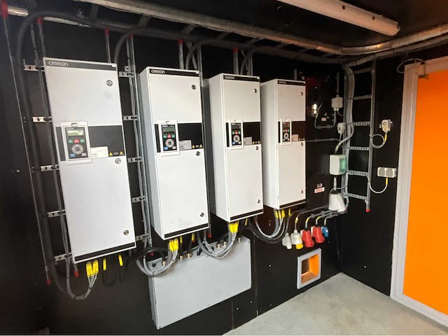 Container 10 ft. plc besturing 4x45kw - afbeelding 13 van  16