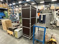 Container met auto accessoires - afbeelding 1 van  2