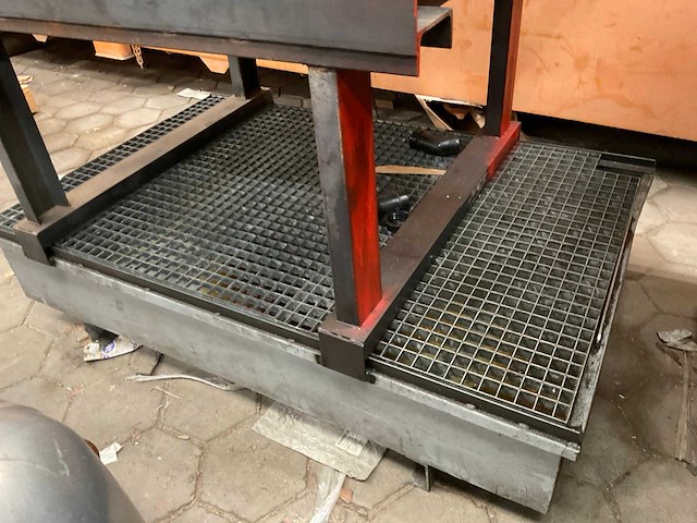 Container met opvangbak - afbeelding 4 van  6