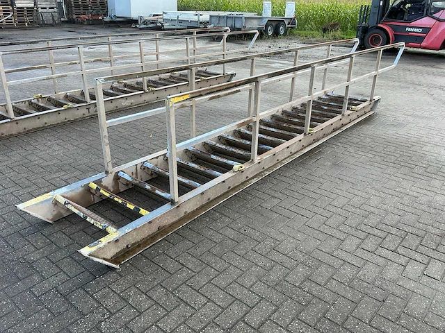 Container oplooptrap - afbeelding 4 van  5