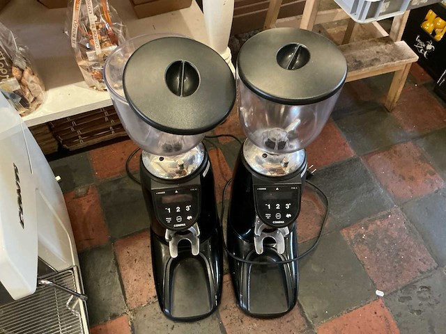 Conti x-one 2g espressomachine / koffiemachine met molens (faillissement) - afbeelding 4 van  14