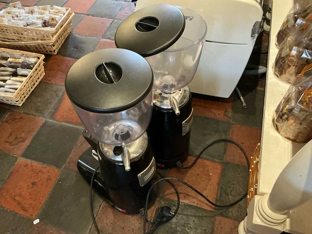 Conti x-one 2g espressomachine / koffiemachine met molens (faillissement) - afbeelding 6 van  14