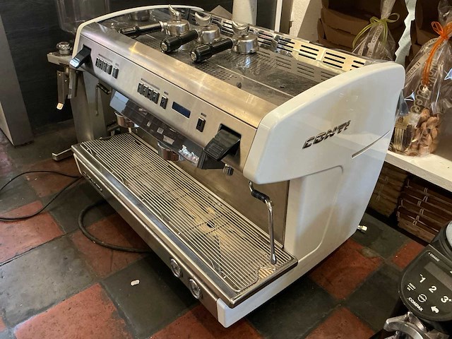 Conti x-one 2g espressomachine / koffiemachine met molens (faillissement) - afbeelding 1 van  14