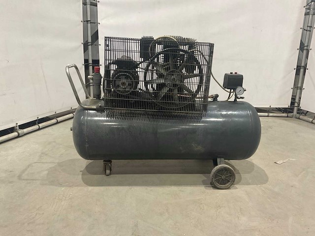 Contimac - 2007 - cm 600/ 11 woo d - hogedrukcompressor - afbeelding 2 van  4