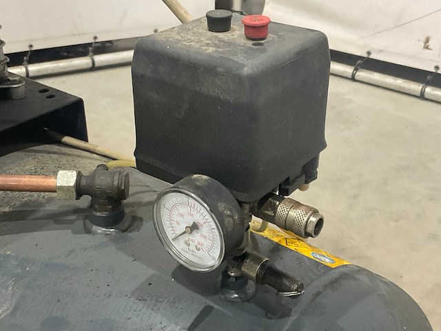 Contimac - 2007 - cm 600/ 11 woo d - hogedrukcompressor - afbeelding 3 van  4