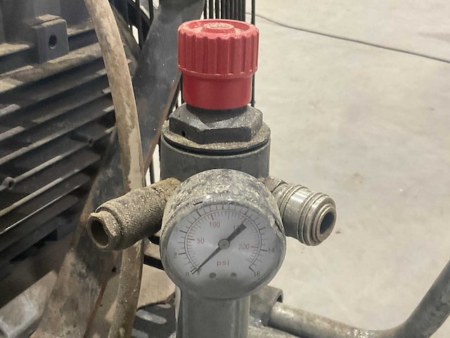 Contimac - 2007 - cm 600/ 11 woo d - hogedrukcompressor - afbeelding 4 van  4