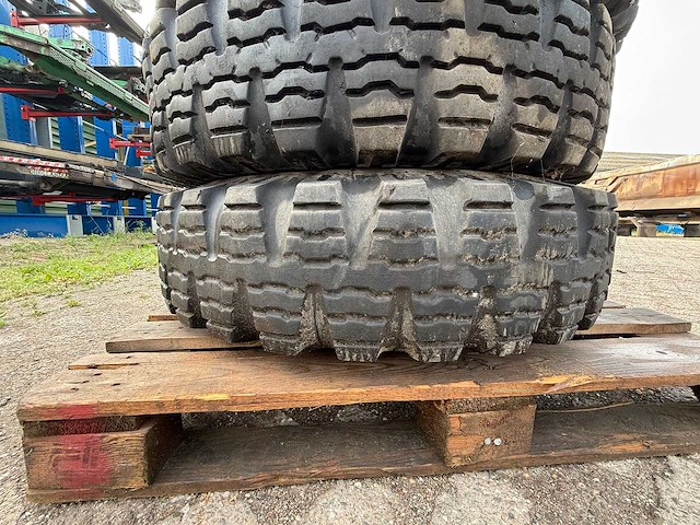 Continental - band 11.00-20 (3x) - afbeelding 11 van  11