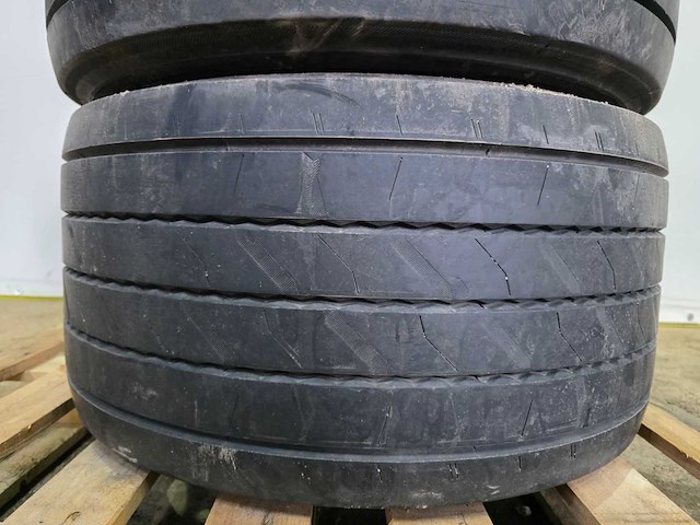 Continental - vrachtwagenband 445/45 r19.5 - afbeelding 2 van  6