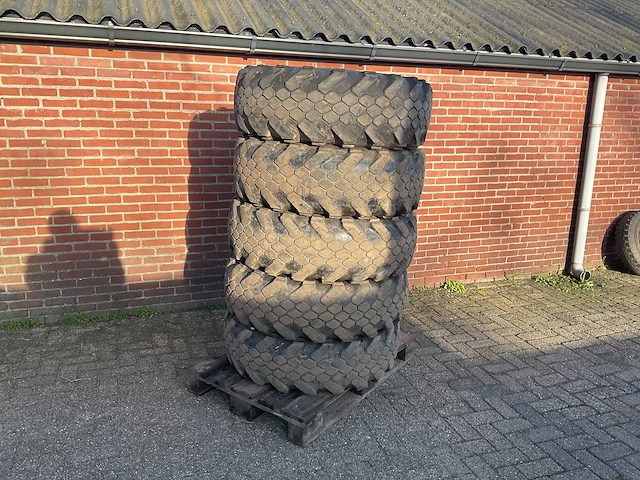 Continental 12,5-20 banden (5x) - afbeelding 1 van  6