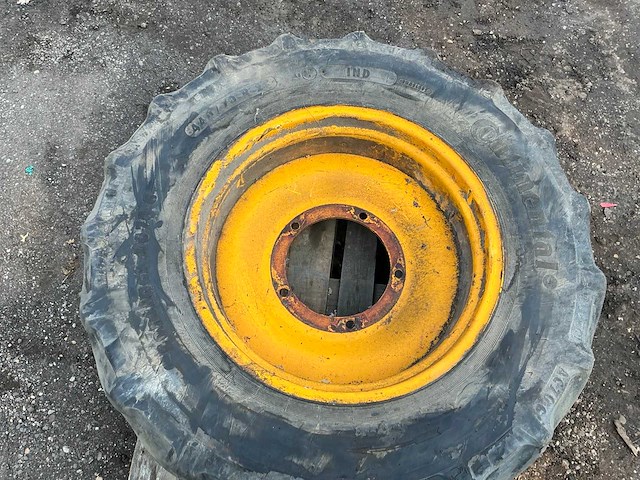 Continental contract ac70g 440/70 r28 band, wiel en velg - afbeelding 8 van  10