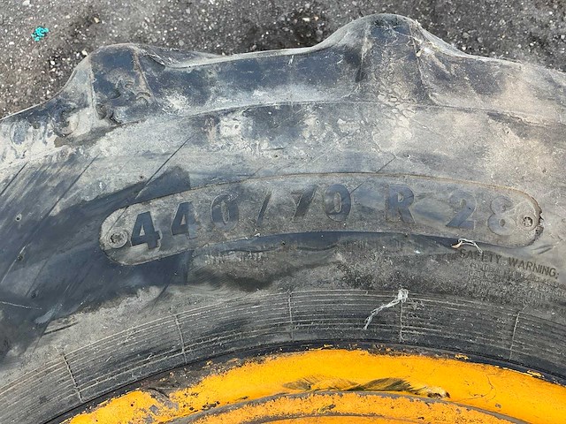 Continental contract ac70g 440/70 r28 band, wiel en velg - afbeelding 1 van  8