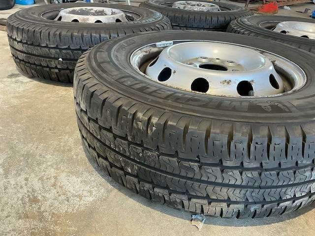 Continental en michelin vancocamper en agiles camping autoband - afbeelding 7 van  9