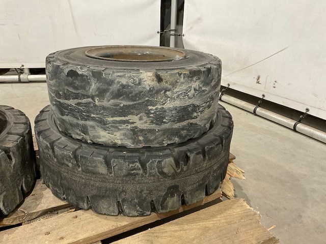 Continental heftruck banden - afbeelding 10 van  10