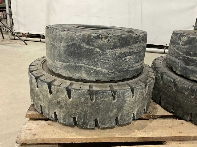 Continental heftruck banden - afbeelding 2 van  10