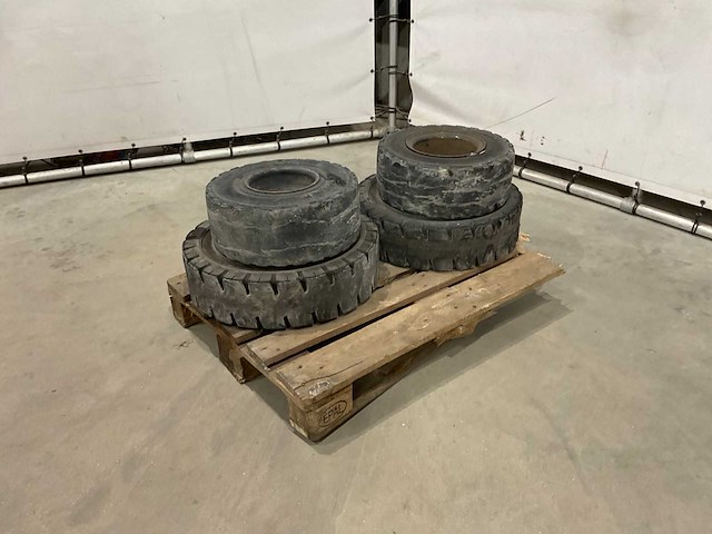 Continental heftruck banden - afbeelding 1 van  10