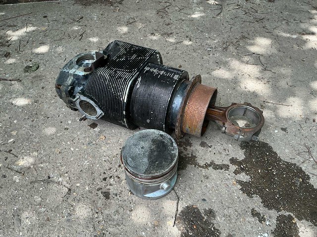 Continental motoronderdelen (patton m48 v12 legertank) - afbeelding 1 van  12