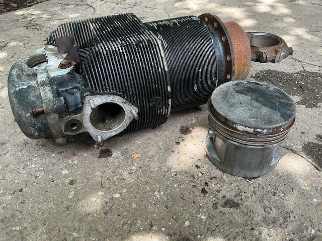 Continental motoronderdelen (patton m48 v12 legertank) - afbeelding 10 van  12