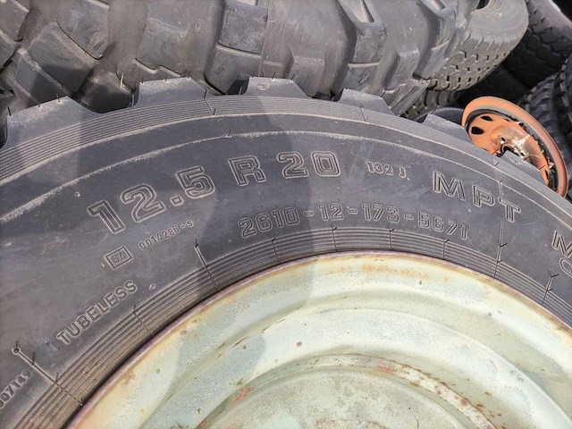 Continental mpt op velg - 8 gaats 12,5 r20 - velg (4x) - afbeelding 5 van  7