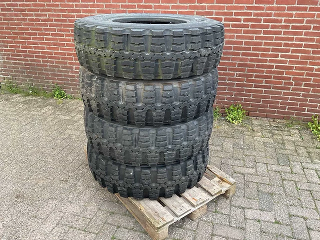 Continental radial mpt nato vrachtwagenband (4x) - afbeelding 1 van  4
