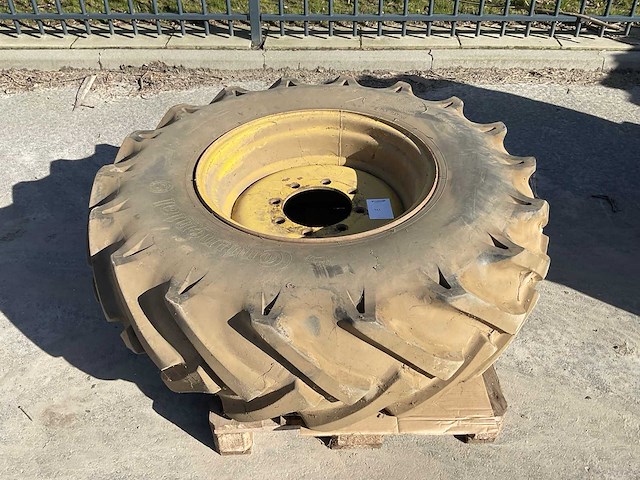 Continental tractor landbouwband met velg - afbeelding 1 van  3