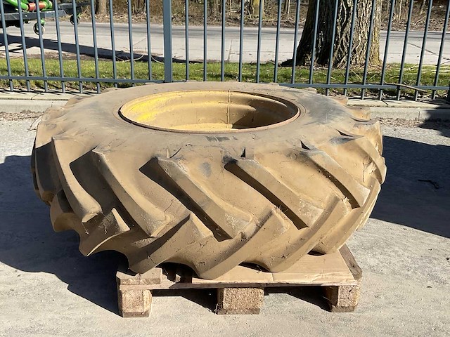 Continental tractor landbouwband met velg - afbeelding 3 van  3