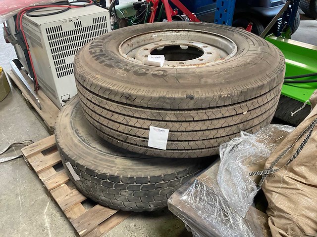 Continental vrachtwagenband met velg (2x) - afbeelding 1 van  6