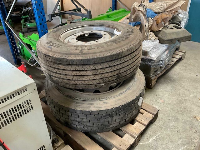 Continental vrachtwagenband met velg (2x) - afbeelding 2 van  6