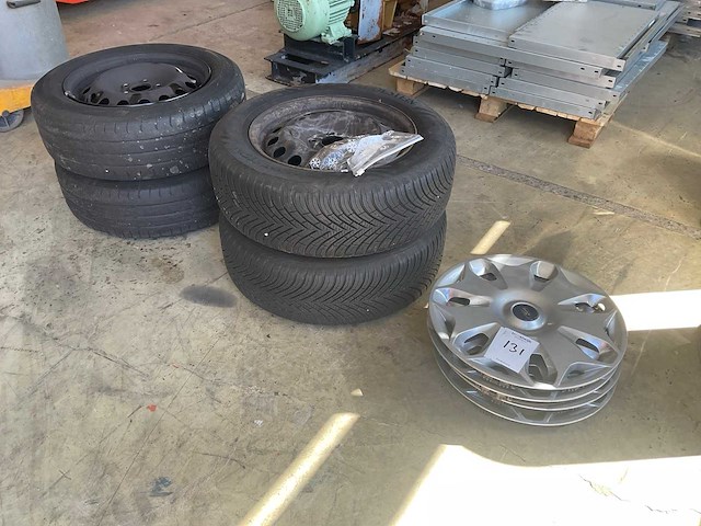 Continental / vredestein contipremiumcontact2 / quantrac autoband op velg (4x) - afbeelding 1 van  6