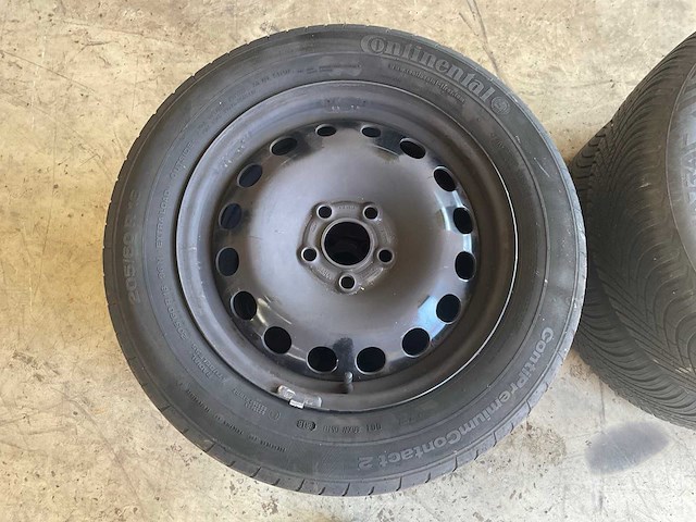 Continental / vredestein contipremiumcontact2 / quantrac autoband op velg (4x) - afbeelding 2 van  6