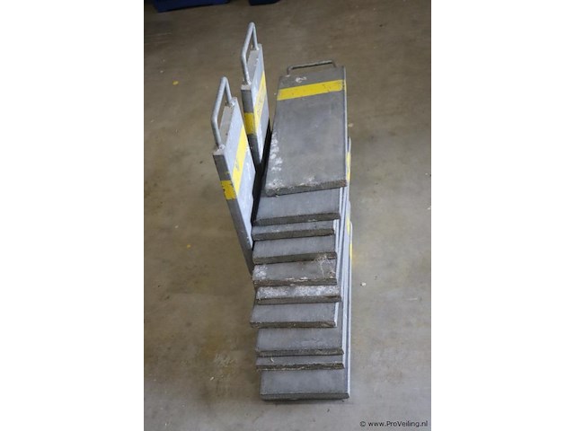 Contragewichten t.b.v. hangbruginstallatie - 11 stuks - afbeelding 1 van  3